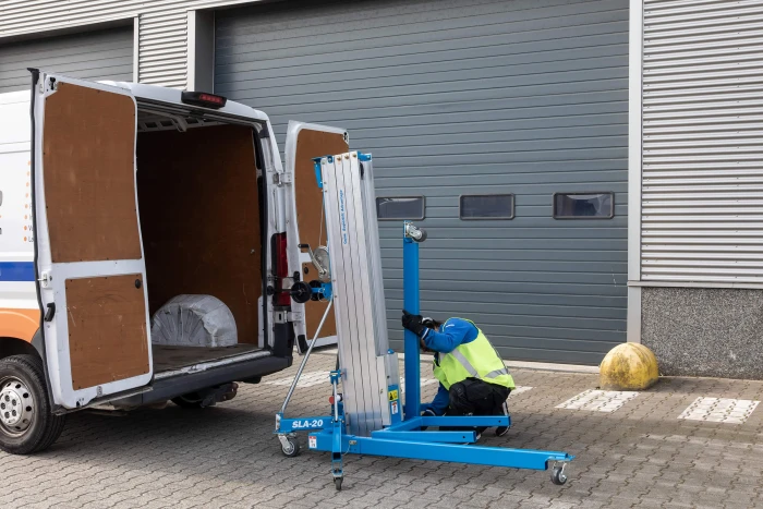 Genie SLA™-20 Superlift Advantage - Material Lift Winch Stacker