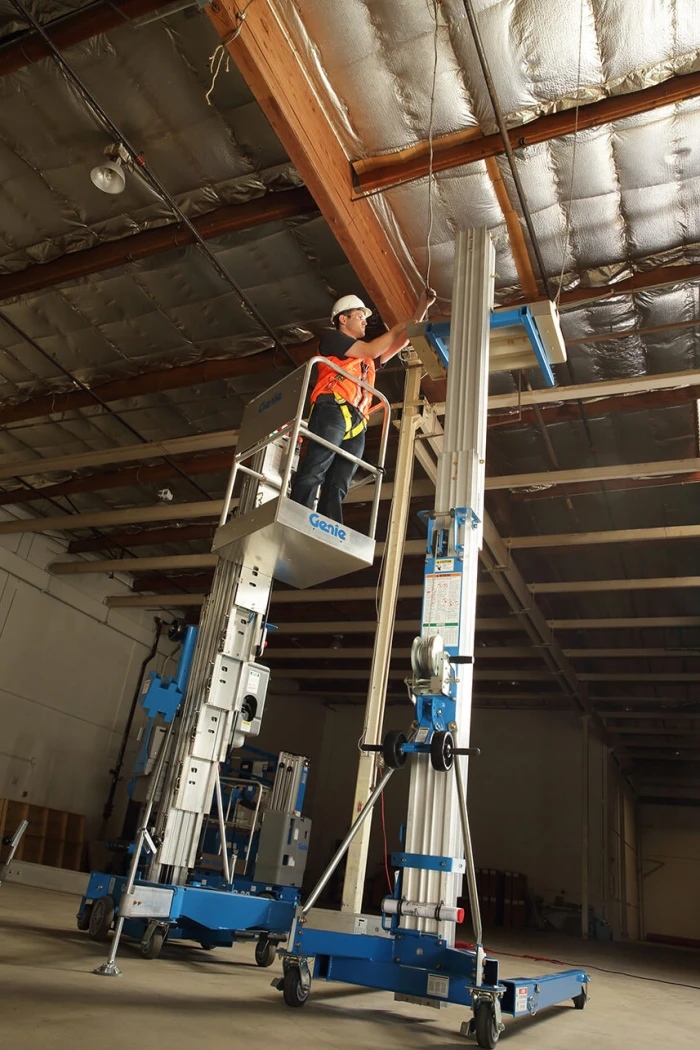 Genie SLA™-20 Superlift Advantage - Material Lift Winch Stacker