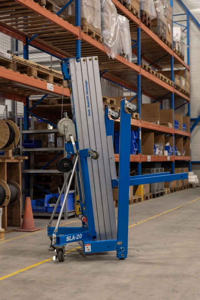 Genie SLA™-20 Superlift Advantage - Material Lift Winch Stacker